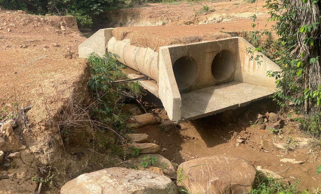 bueiro rompido pela chuva