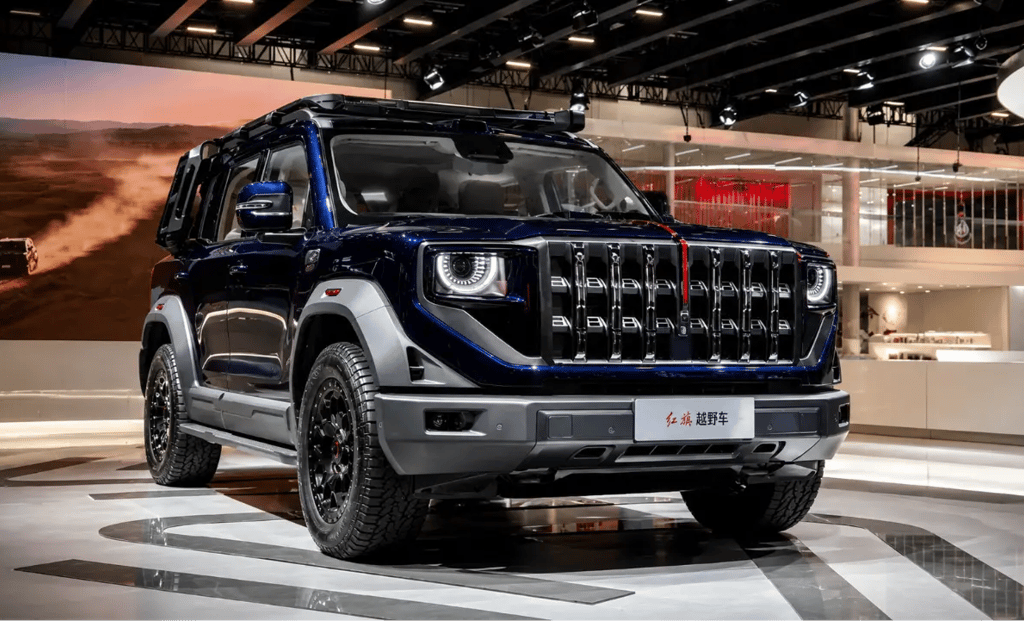 Hongqi G919 exibido em salão automotivo com visual robusto e foco off-road