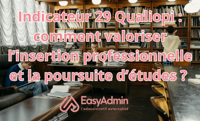 Photo de trois personnes qui se trouvent dans une bibliothèque en train d'étudier