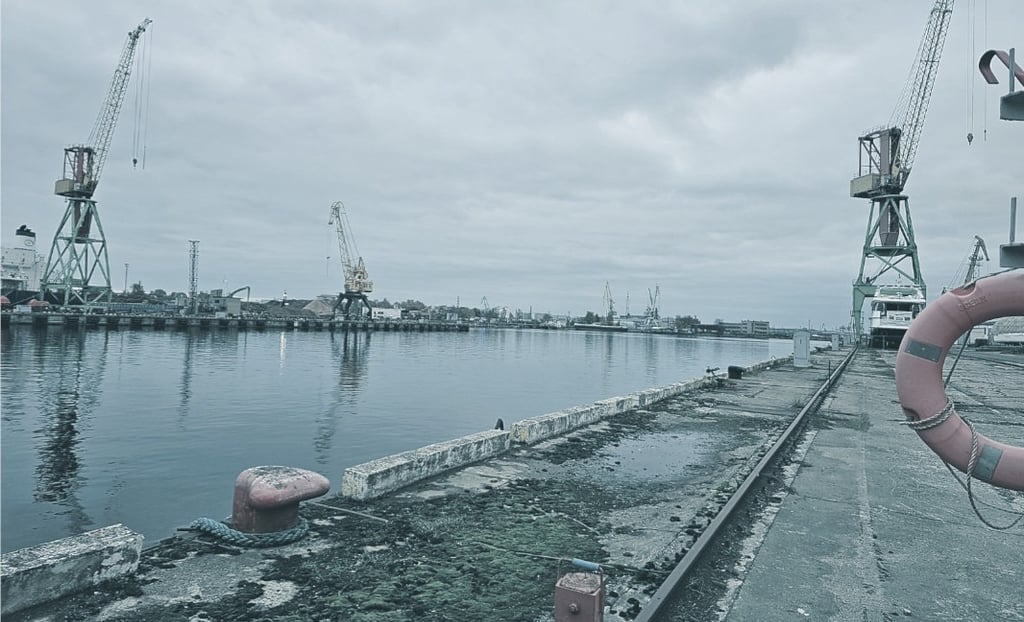A picture of a preserved building at the port symbolizing compliance with sanctions requirements.