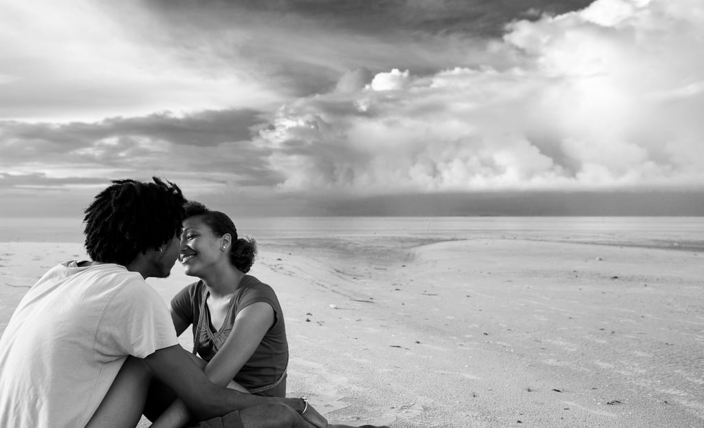 Portrait couple sur la plage en Guyane