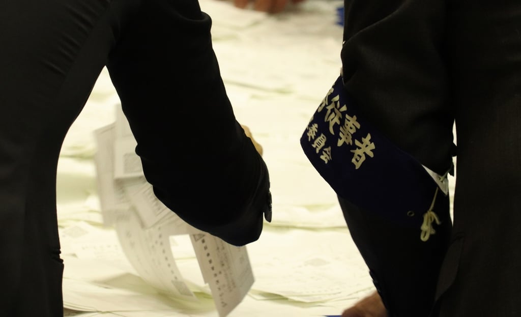 開票作業をする従事者たちのイメージ画像｜堺市のニュースならサカイタイムズ