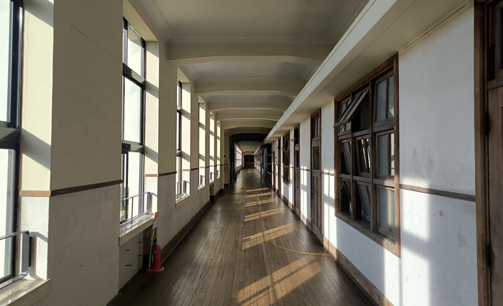 廃校になった学校廊下のイメージ画像｜堺市のニュースならサカイタイムズ