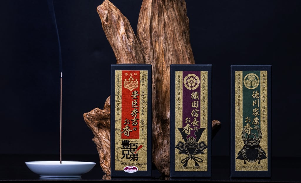 豊臣秀吉・織田信長・徳川家康のお香パッケージと焚かれた線香の写真｜堺市のニュースならサカイタイムズ