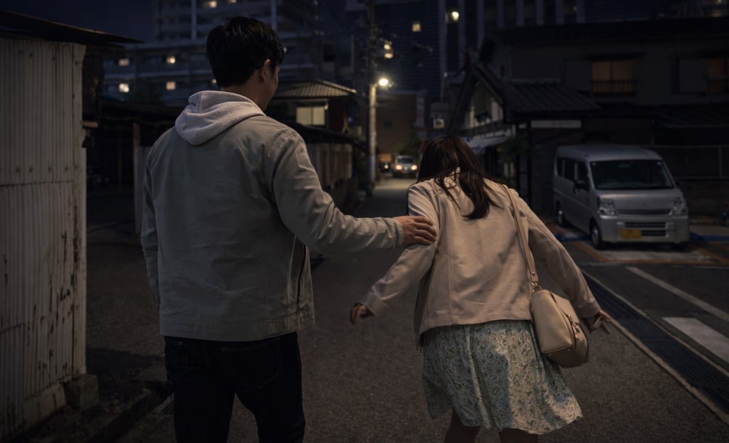 東区西野付近の路上で女性が突然後方から男に触られるイメージ画像|堺市のニュースならサカイタイムズ