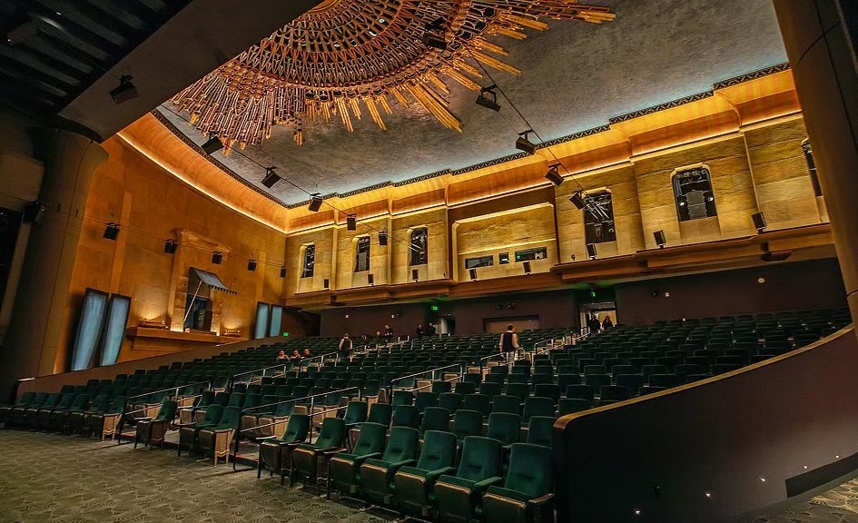 netflix-egyptian-theatre-decor-inside-hollywood-losangeles