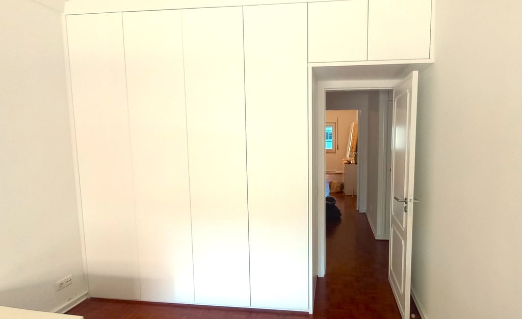 Roupeiros Lacados, Roupeiros sobre portas,  Roupeiros Lisboa
