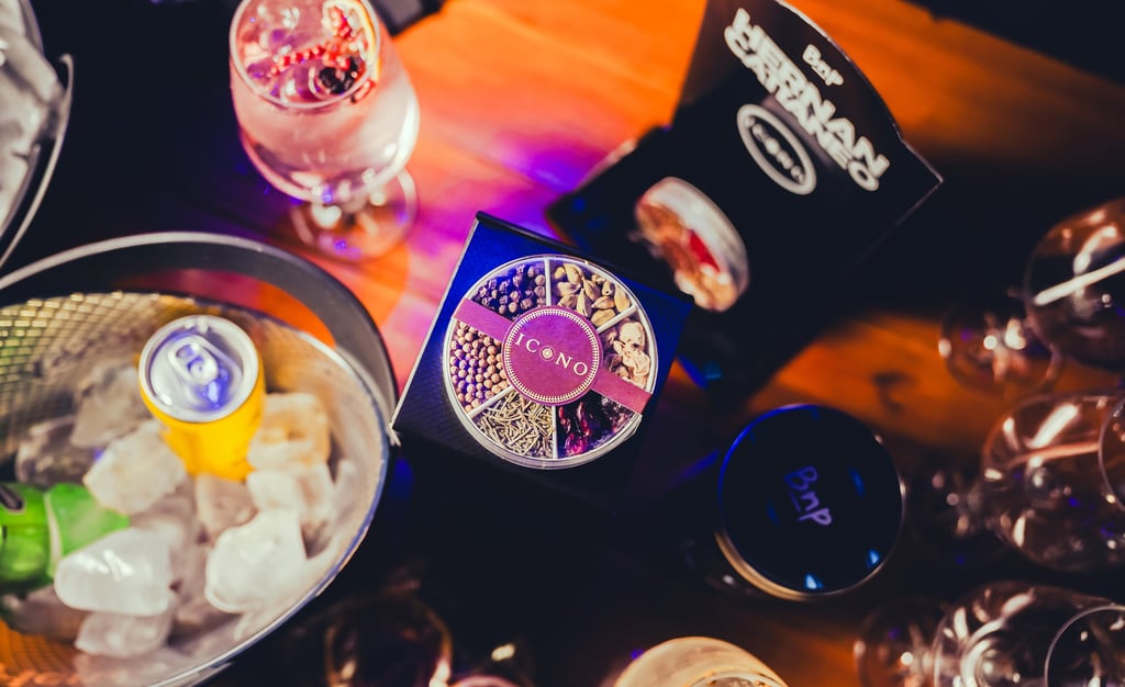 Mesa VIP con glorificadores de producto ICONO. Show DJ Hernan Cattaneo Forja 2024