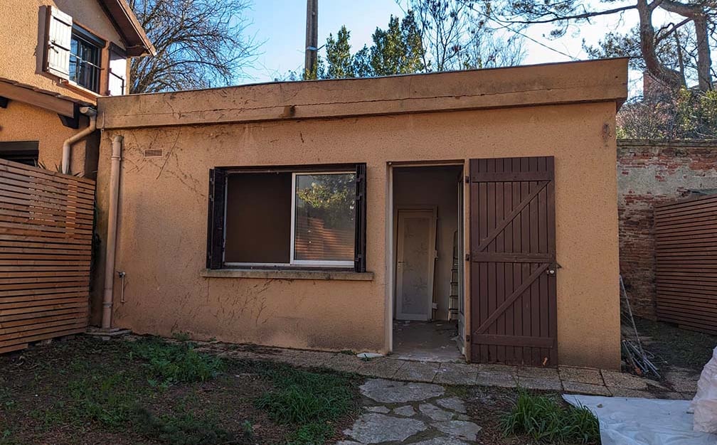 Studio en fond de jardin avant travaux