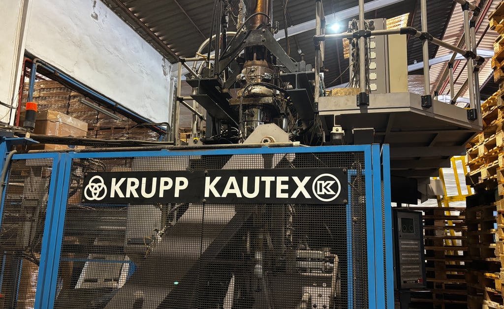 Maquina fabricación garrafas policarbonato retornable