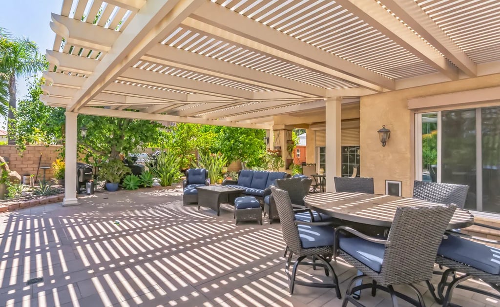 Beautiful Alumawood cover over grey and blue patio furniture.