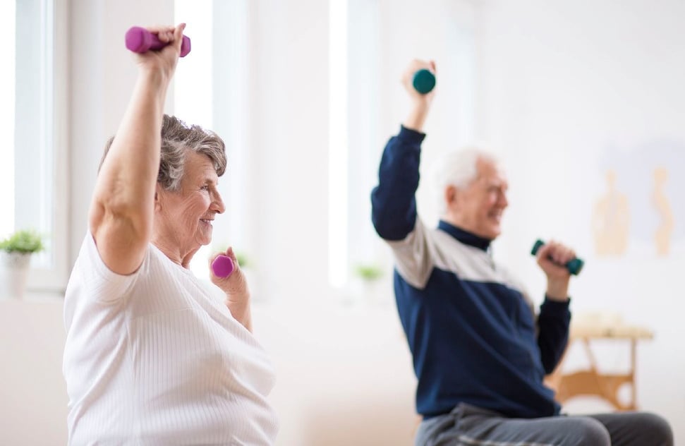 Beneficios de la Fisioterapia Ancianos rehabilitación muscular para adultos mayores 