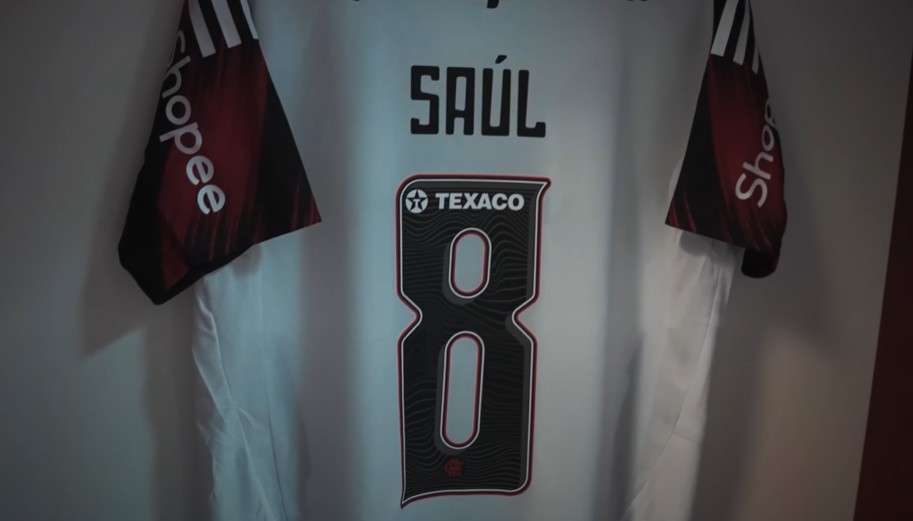 Camisa de Saúl em sua estreia como titular.