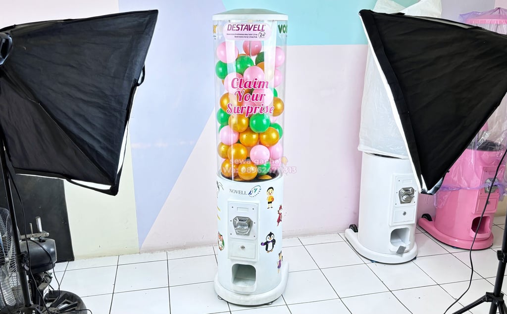 sewa mesin gachapon putih small malang