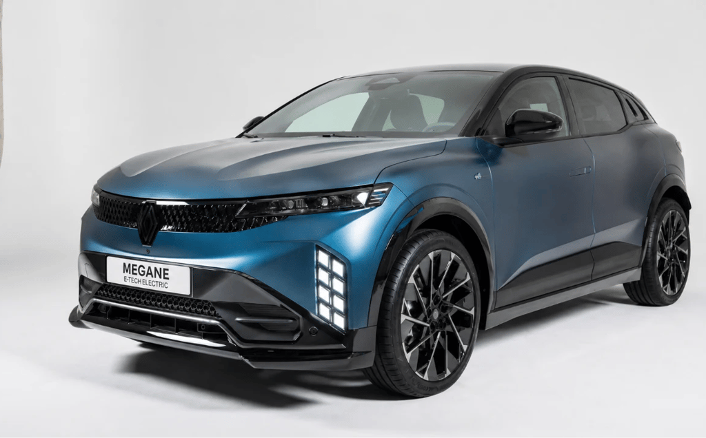 Novo Renault Megane E-Tech 2026 com visual renovado em foto oficial de estúdio