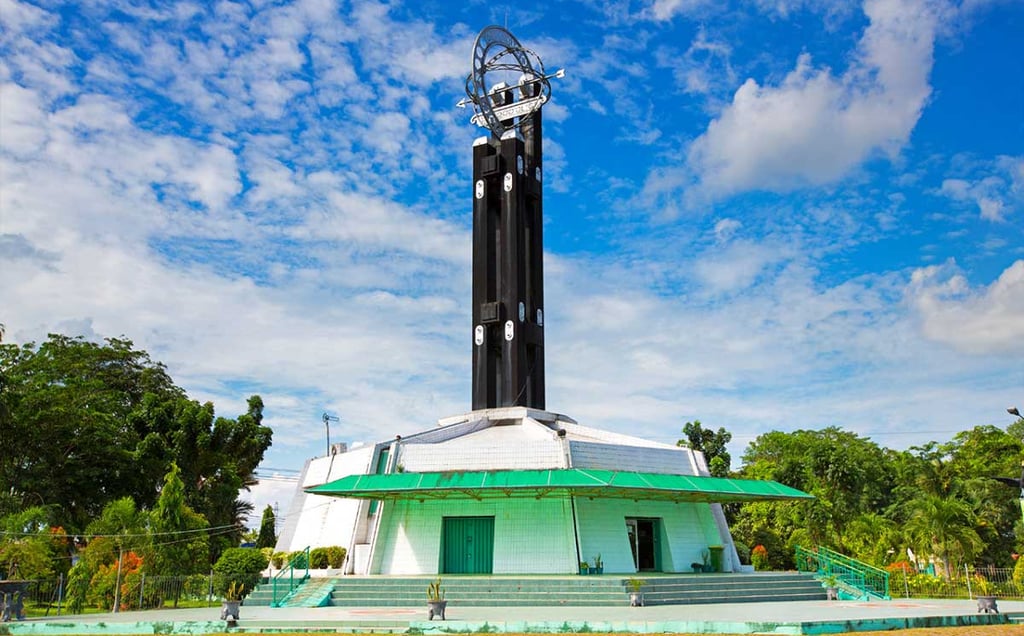 Tugu Khatulistiwa Pontianak: Ikon Wisata Unik di Garis Lintang 0° Bumi