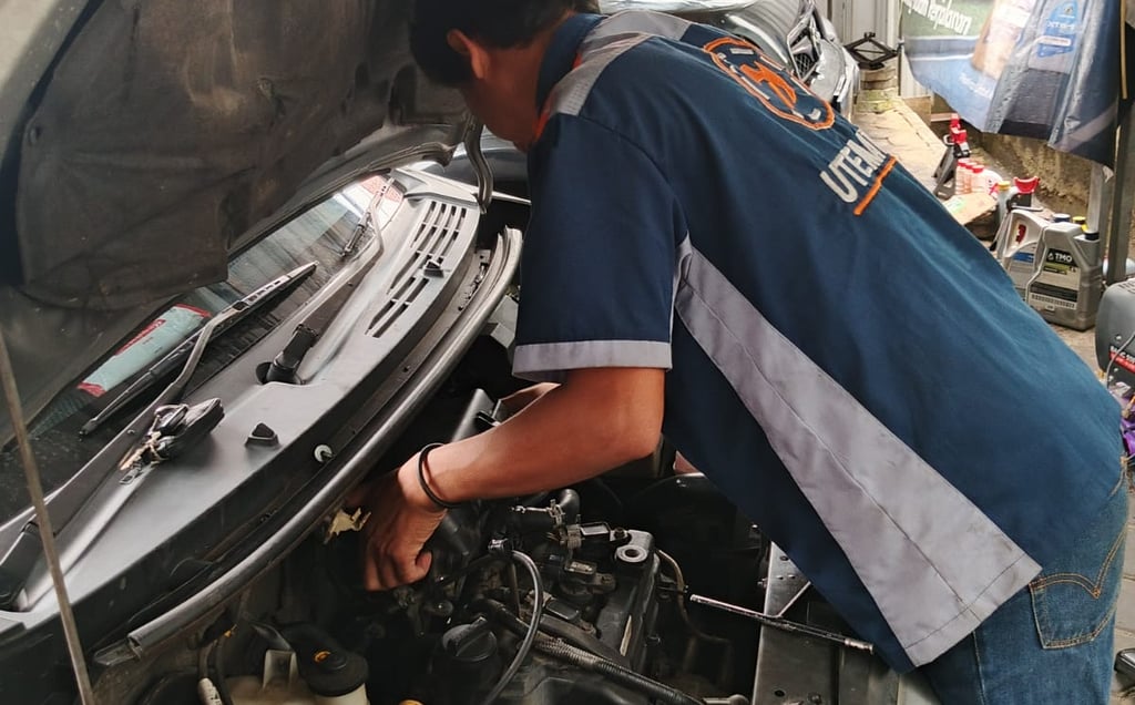 Pengecekan transmisi di bengkel UTE MATIC Bekasi 