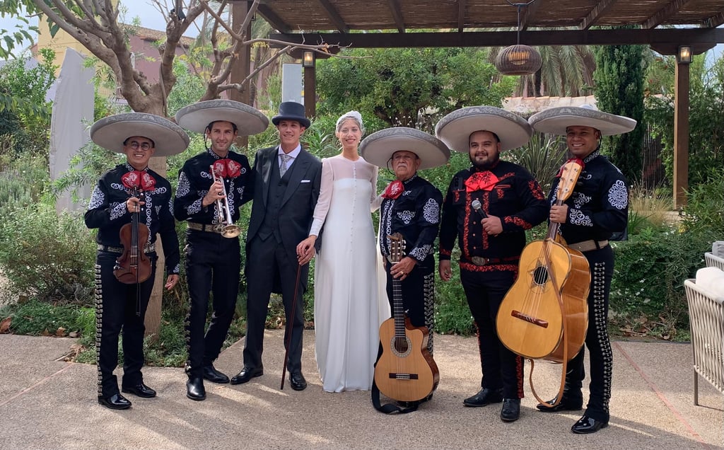 Mariachi en boda en Madrid tocando durante la celebración