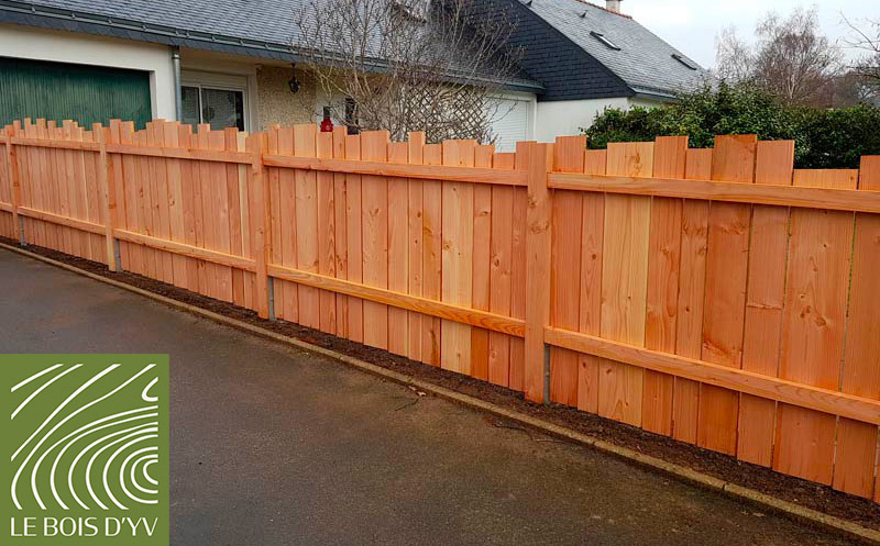 Cloture en planches verticales en douglas