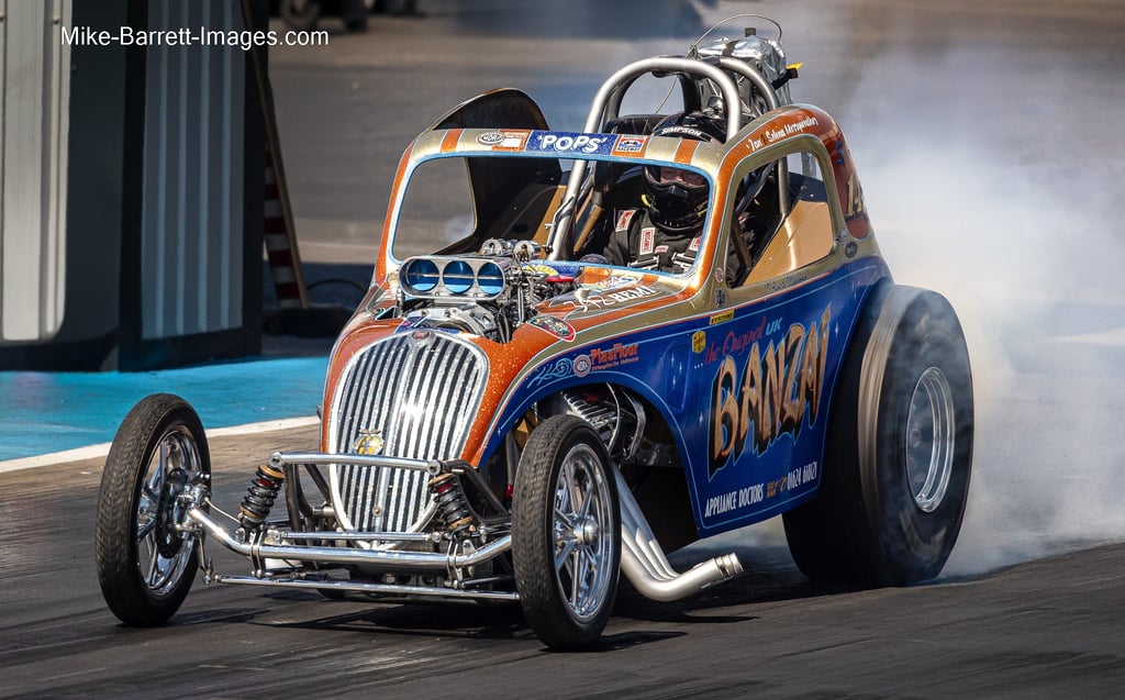 Topolino, doing a burnout at Santa Pod