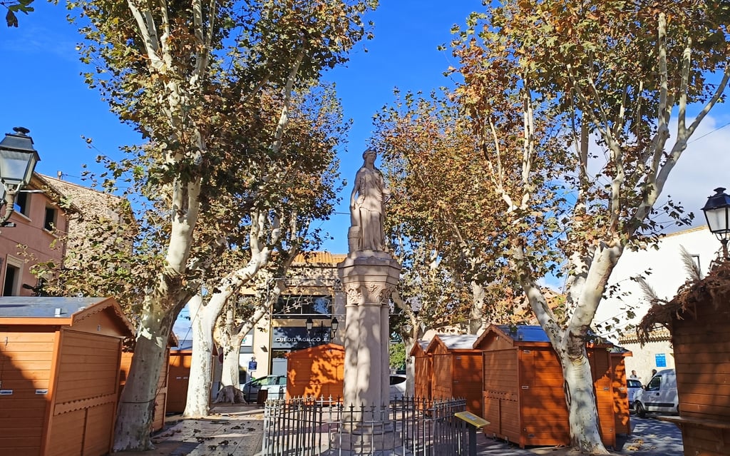 Place Marianne with Xmas chalets