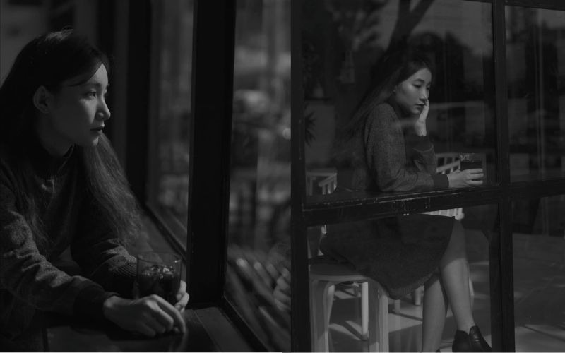 Cách tương tác với đồ uống để có bức ảnh chụp cafe đẹp