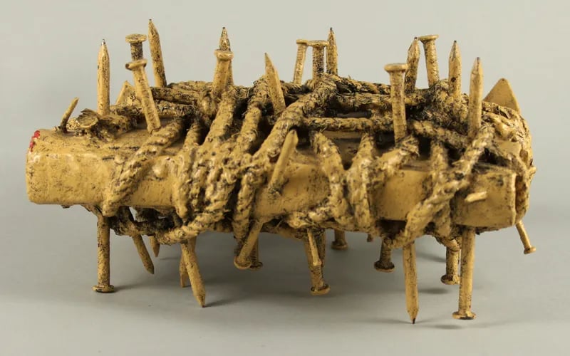 Barton Lidicé Benes. Censored book. Livro amarrado com corta, pregado, engessado e pintado.