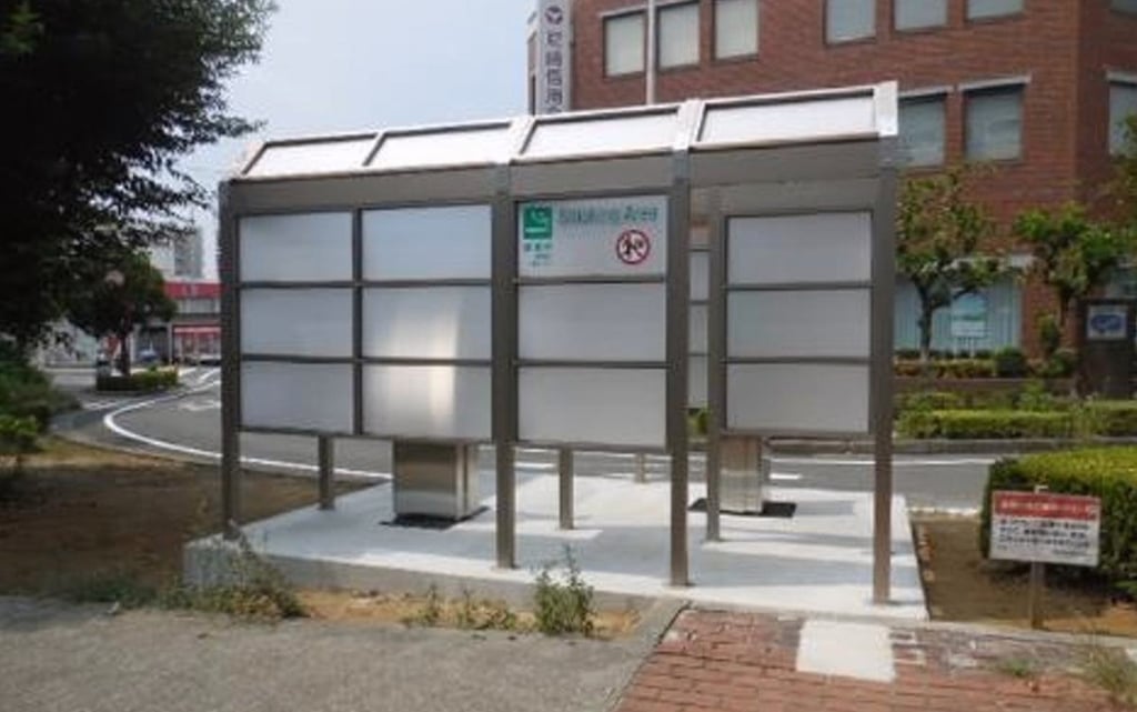 深井駅前西広場に株式会社インフィールドが寄贈した喫煙所設備の外観|堺市のニュースならサカイタイムズ