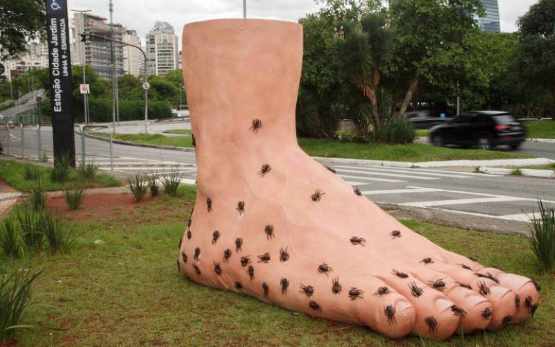 Intervenção do artista plástico Eduardo Srur