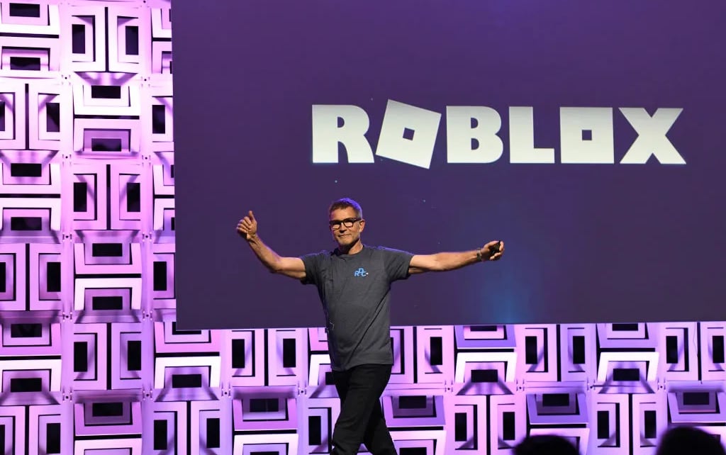 CEO da Roblox enfrenta críticas após entrevista polêmica sobre segurança infantil