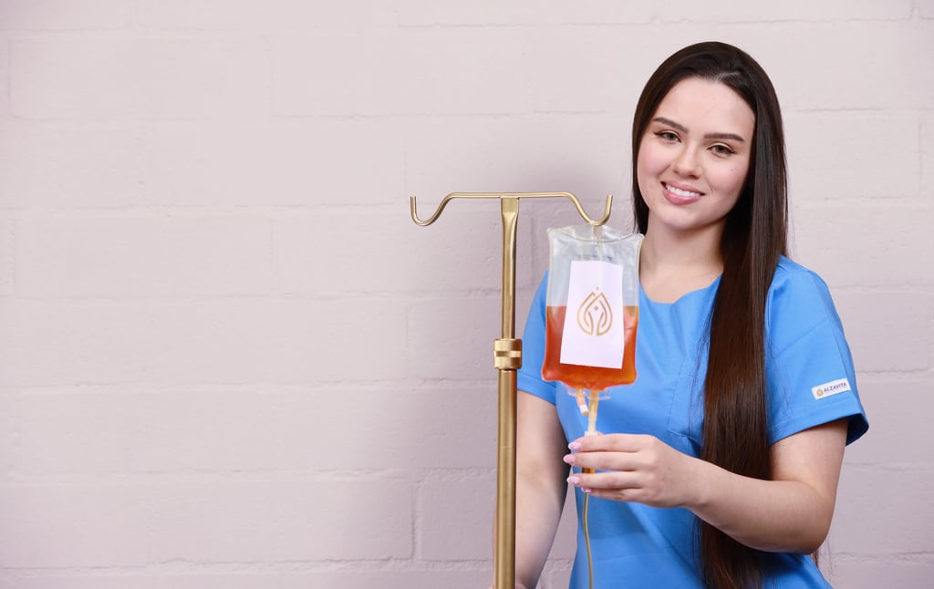 enfermera con suero NAD+ para bienestar
