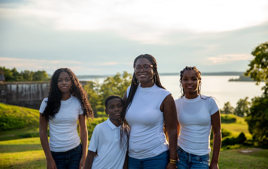 Family photo session in Fort Washington Park in Fort Washington Maryland
