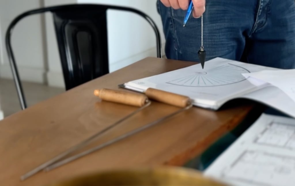 baguettes de sourcier. christophe Meunier Géobiologue Nantes 44