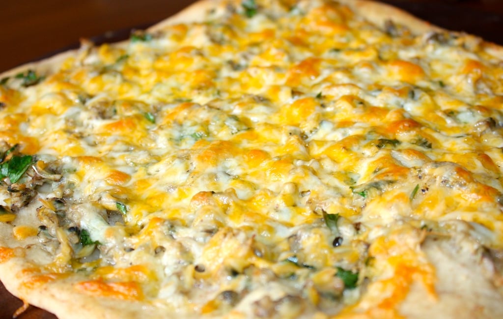 cheesy clam pizza