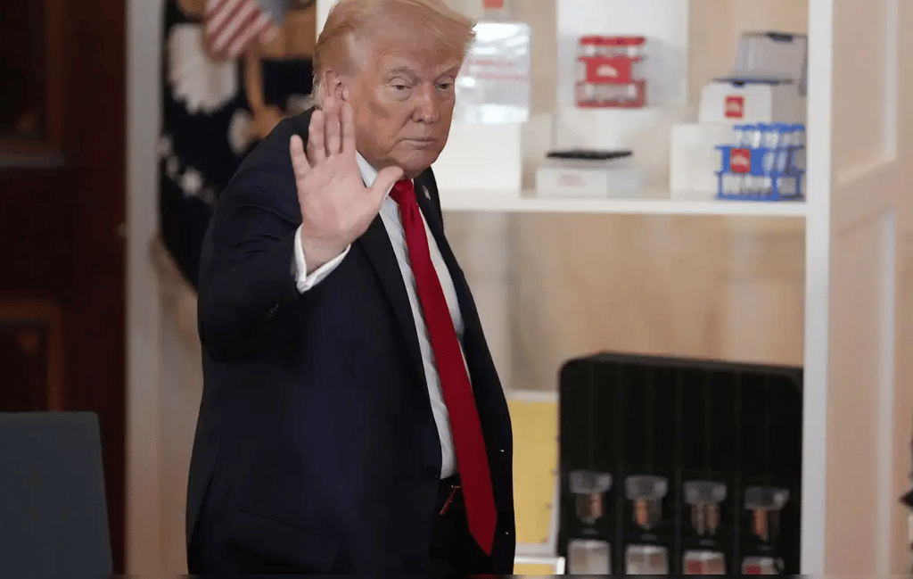 Dollar Dips as Jobs Data Disappoints and Trump Pushes for Rate Cuts: What’s Next for the Economy?