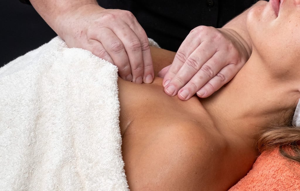bindweefsel massage voor het gelaat bij Monique grootveld, in de salon Mooi en Zeker in Amersfoort