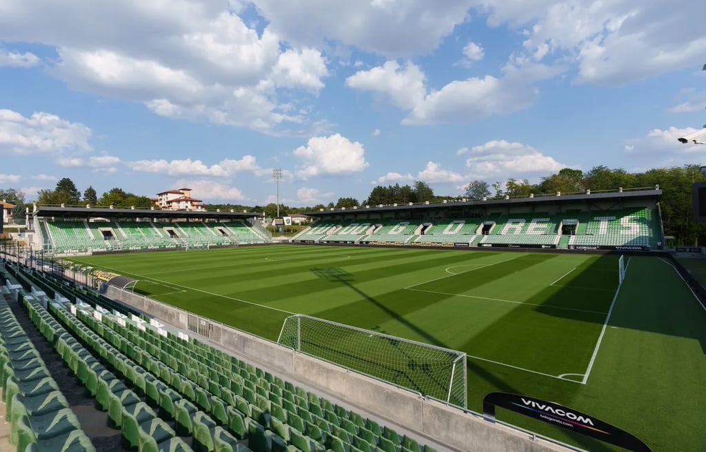 Blick von oben auf die Huvepharma Arena und das Vereinsgelände von Ludogorets Razgrad
