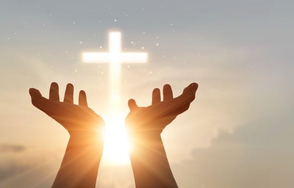 pray before the cross
