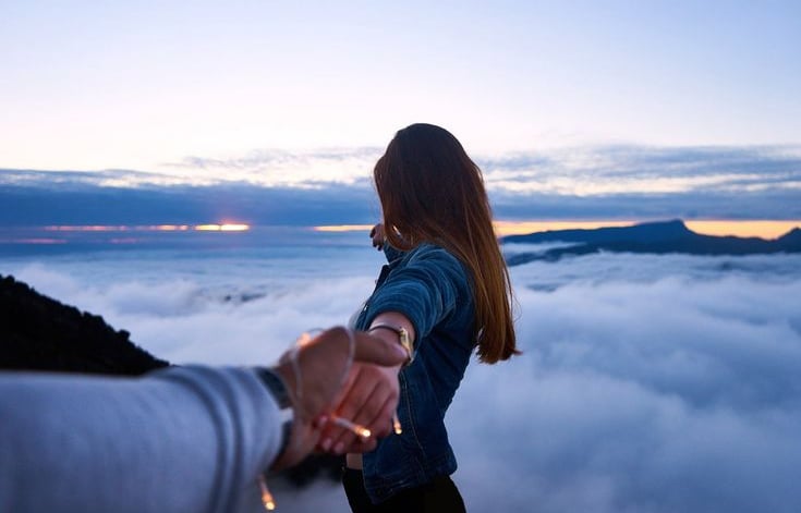 girl looking at cloud