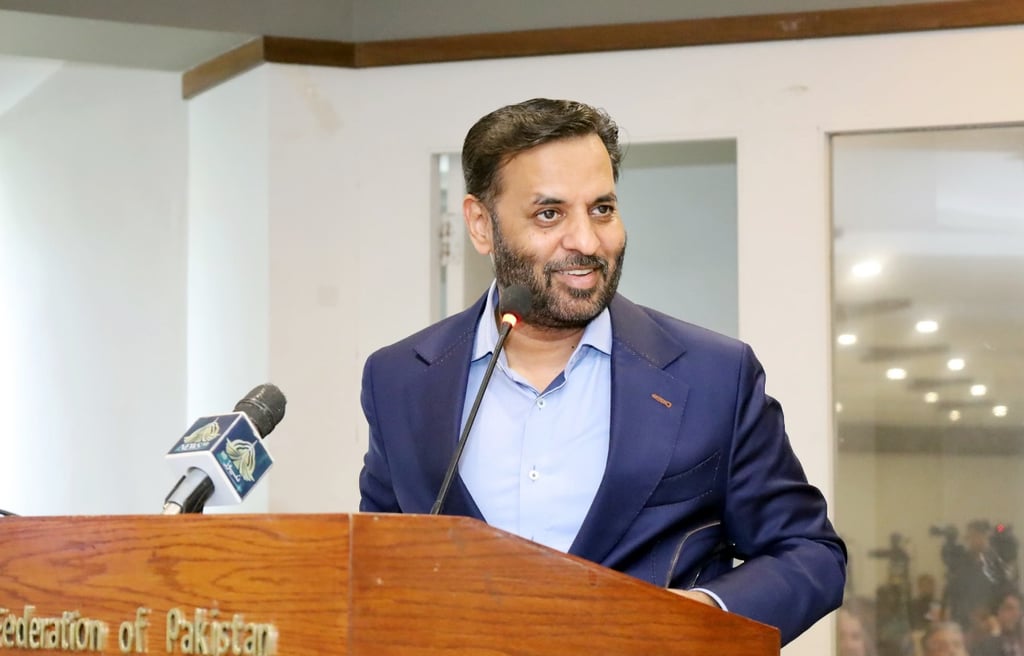 Syed Mustafa Kamal signing MoU with FPCCI representatives for healthcare investment