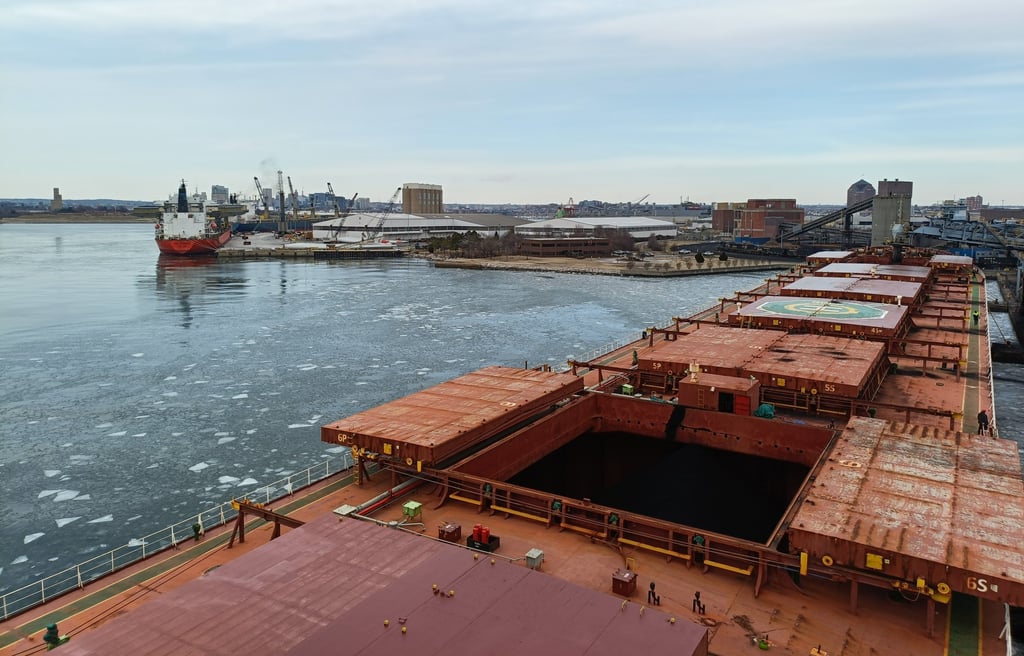 Cargo holds hatch covers leak test