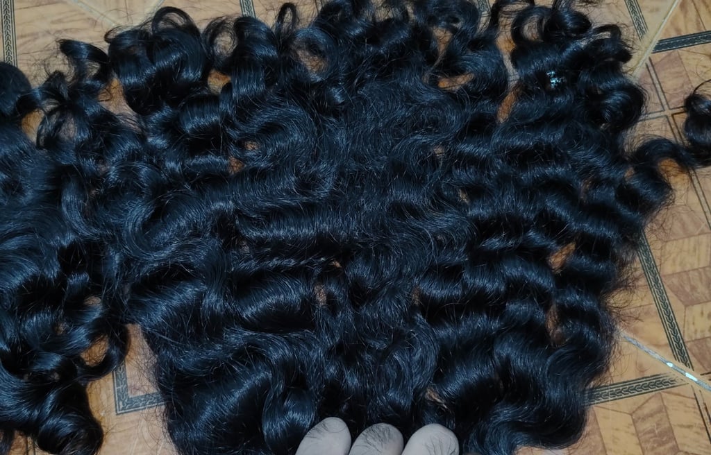 Single Drawn Curly Bundles made from 100% Raw Human Hair with natural curls and single donor texture
