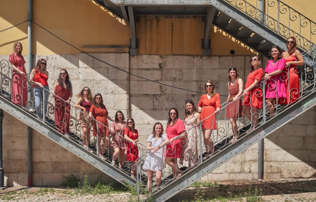 le photographe pro Antonin Verley capture une photo de groupe lors d'un week-end EVJF