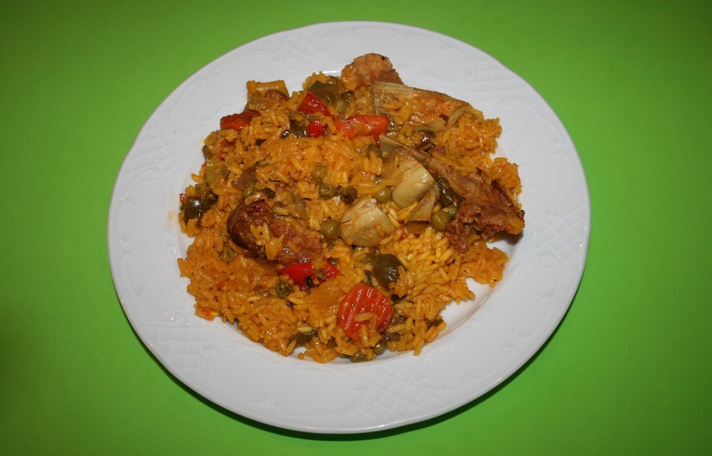Paella-Valenciana-Tradicional-com-Frango-e-Legumes-Frescos