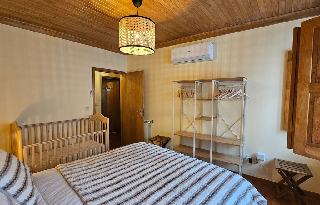 Casa do Mel - Quarto com arrumação e Ar Condicionado