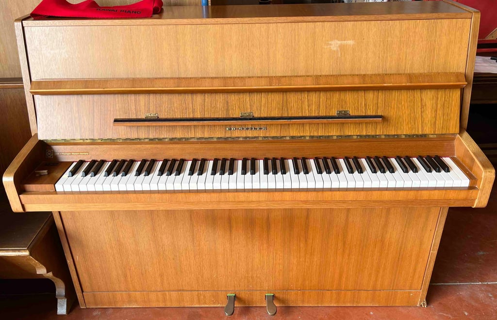Piano droit Seiler avant rénovation