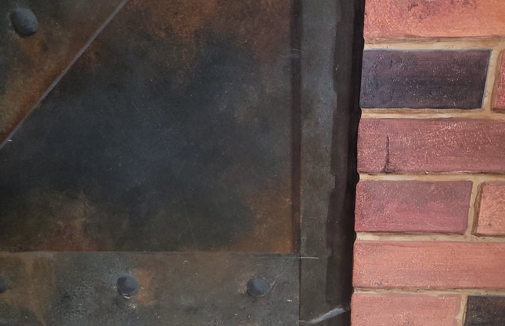 Détail d'un décor peint en trompe-l'oeil, imitation de métal rouillé et mur de briques
