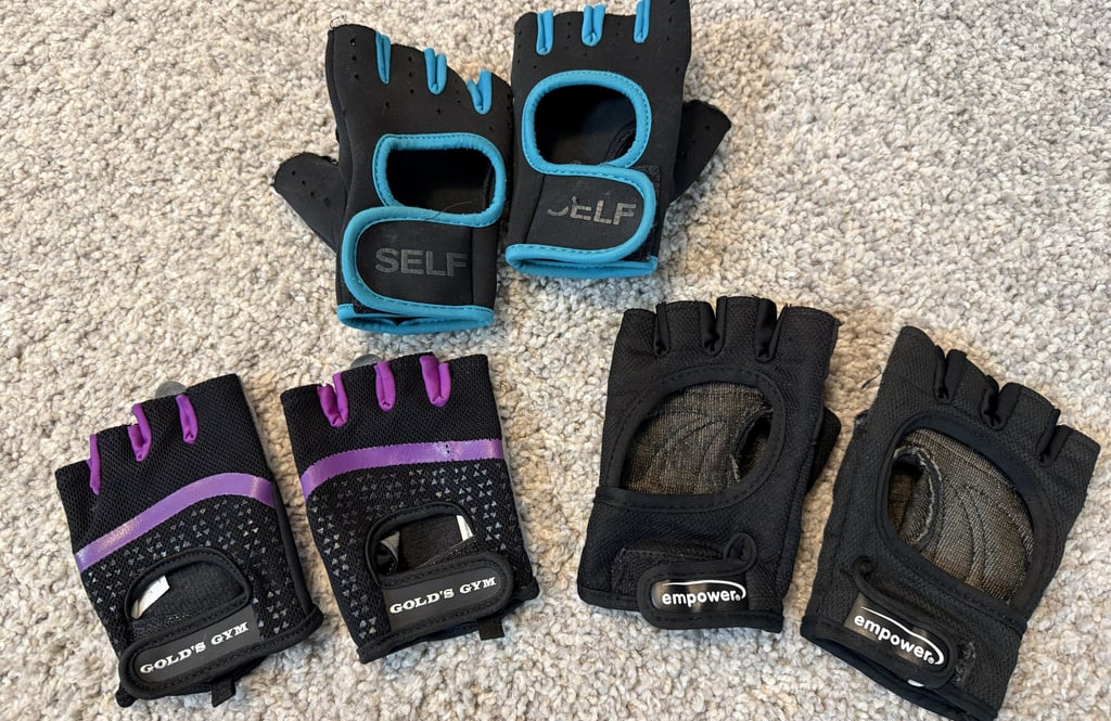 Breathable padded workout gloves to protect hands and improve grip for strength training