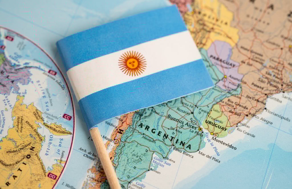 Argentina-flag-on-world_map-Vecteezy