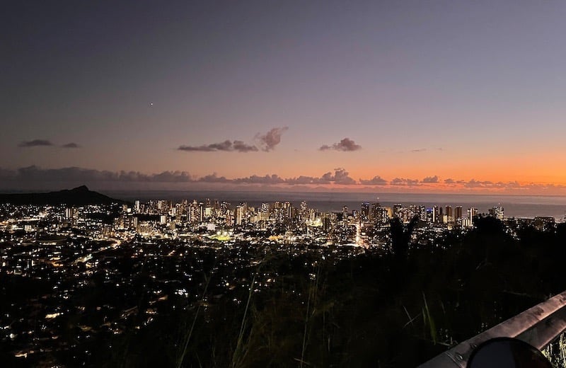 Honolulu Tantalus Lookout bei Nacht